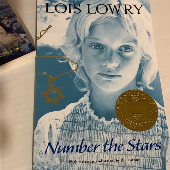 Teen heroes set of 2 newberry award NWOT - Picture 3 of 5